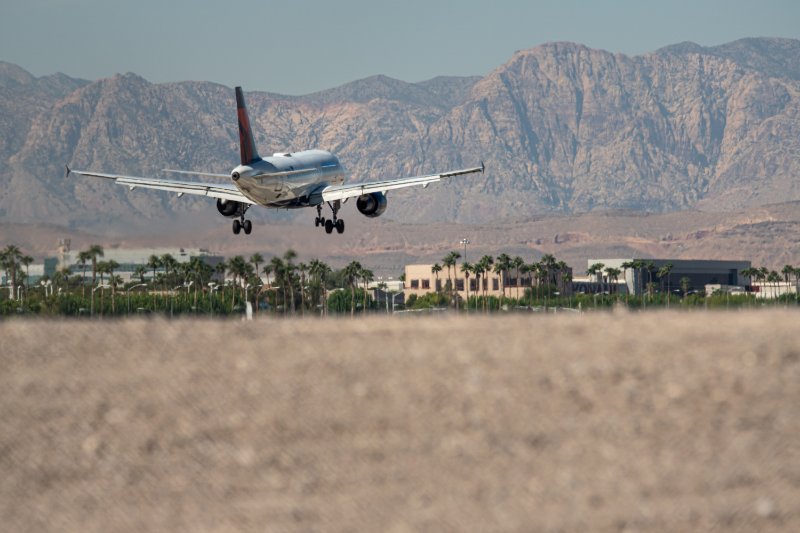 plane flying into Las Vegas Airport