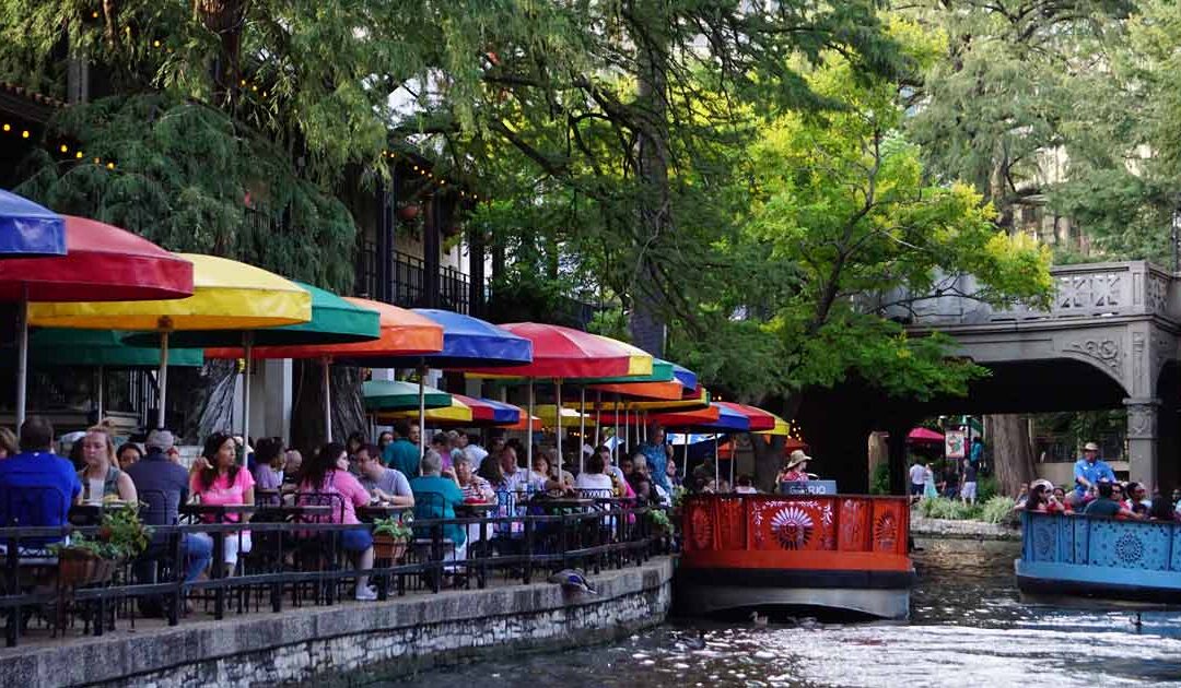 Riverwalk Restaurants & Boats in San Antonio TX